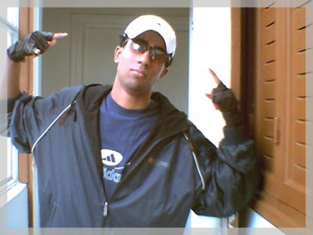 Le Voila C eNcOr && ToUjOuR Mwoi DJ-zIKO-MaStEr_B.v.N